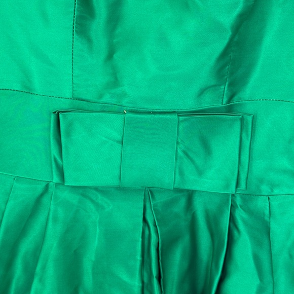 Elegant Green Dress - Picture 7 of 7